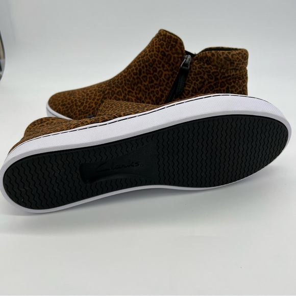 Clarks Pawley Adwin Suede Hi-Top Sneaker - Picture 7 of 9